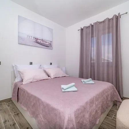Prázdninový dům House Diana Pucisca
