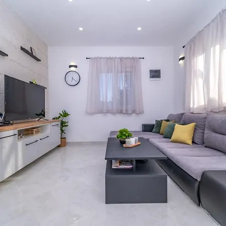 House Diana Pucisca