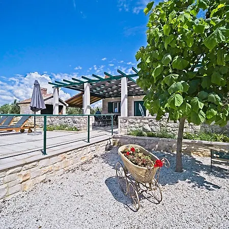 House Diana * Pucisca